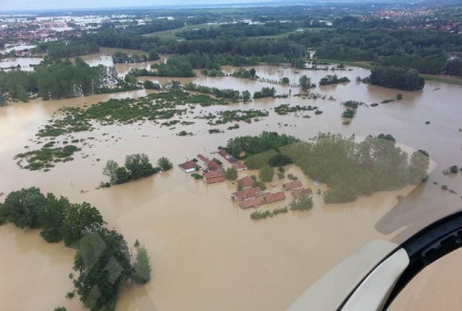 poplava-poplave-obrenovac-reka-voda-nasip-foto-mup-srbije-1400419839-499559