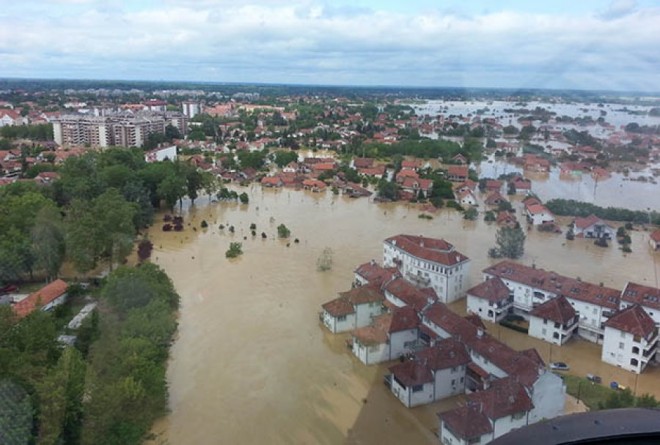 poplava-poplave-obrenovac-reka-voda-nasip-foto-mup-srbije-1400419839-499563